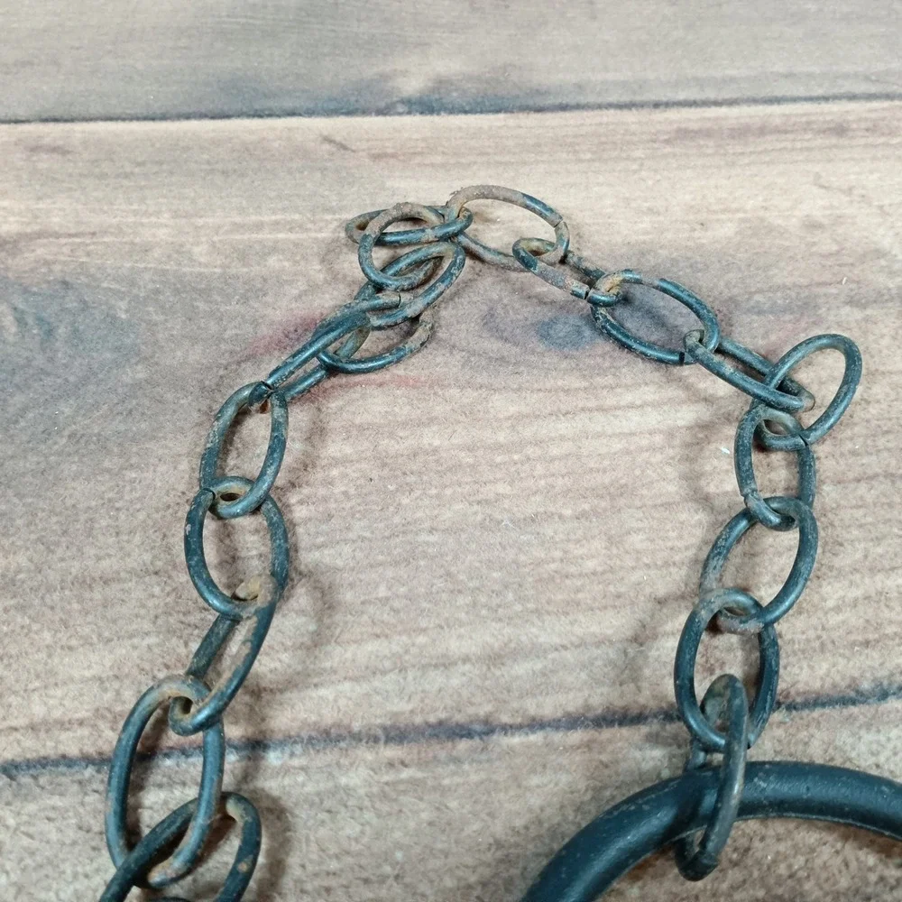 Vintage Cast Iron Skeleton Keys Wall Decor Set with Chain